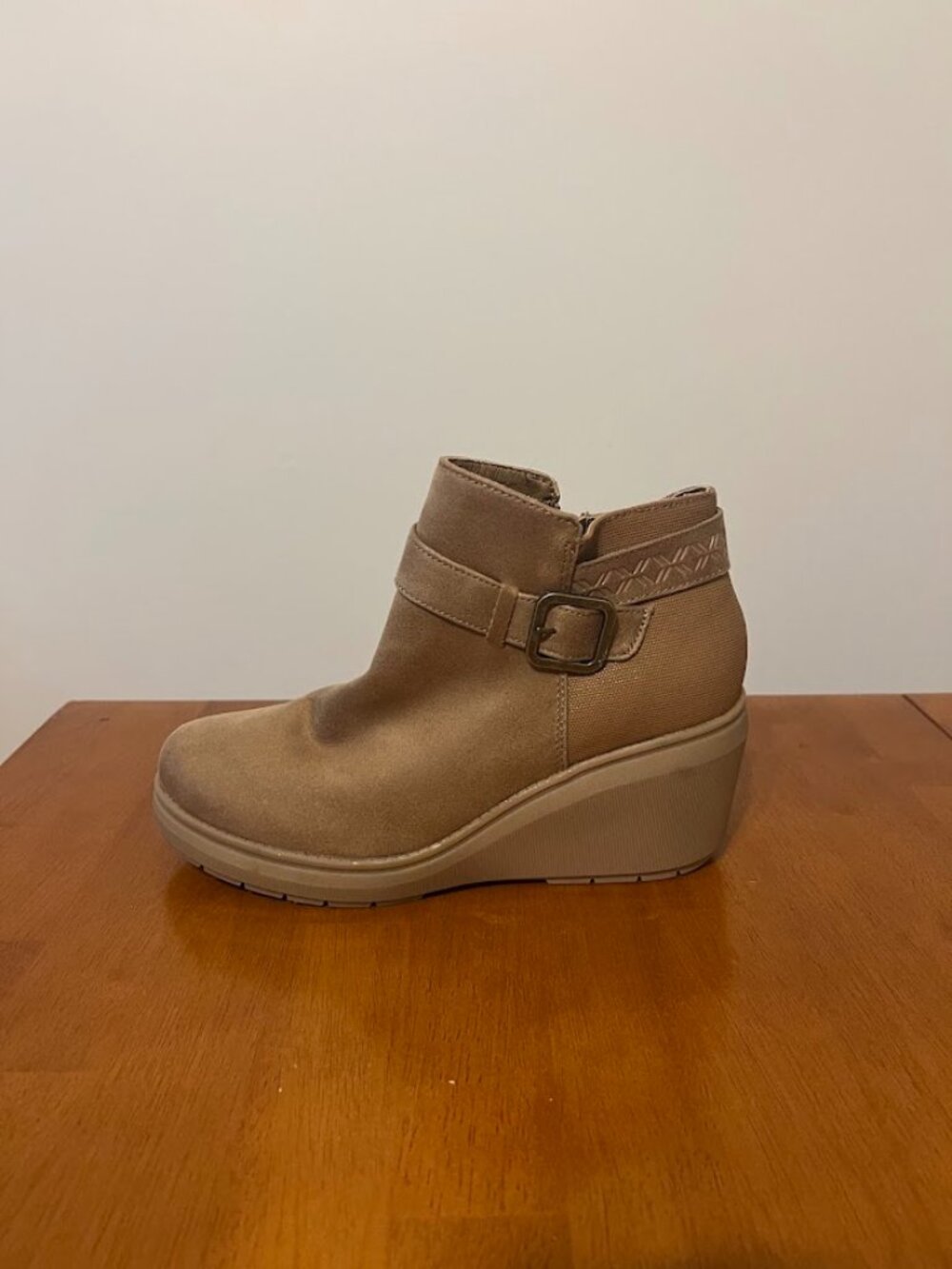 NWOB Skechers Bobs Gala Vegan Leather Wedge Zipper Boots, Chestnut - Size 8